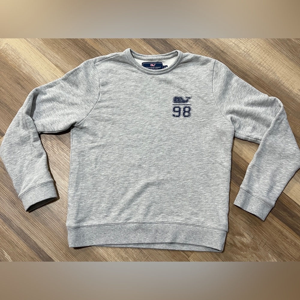 Vineyard Vines crew neck Women’s size Medium